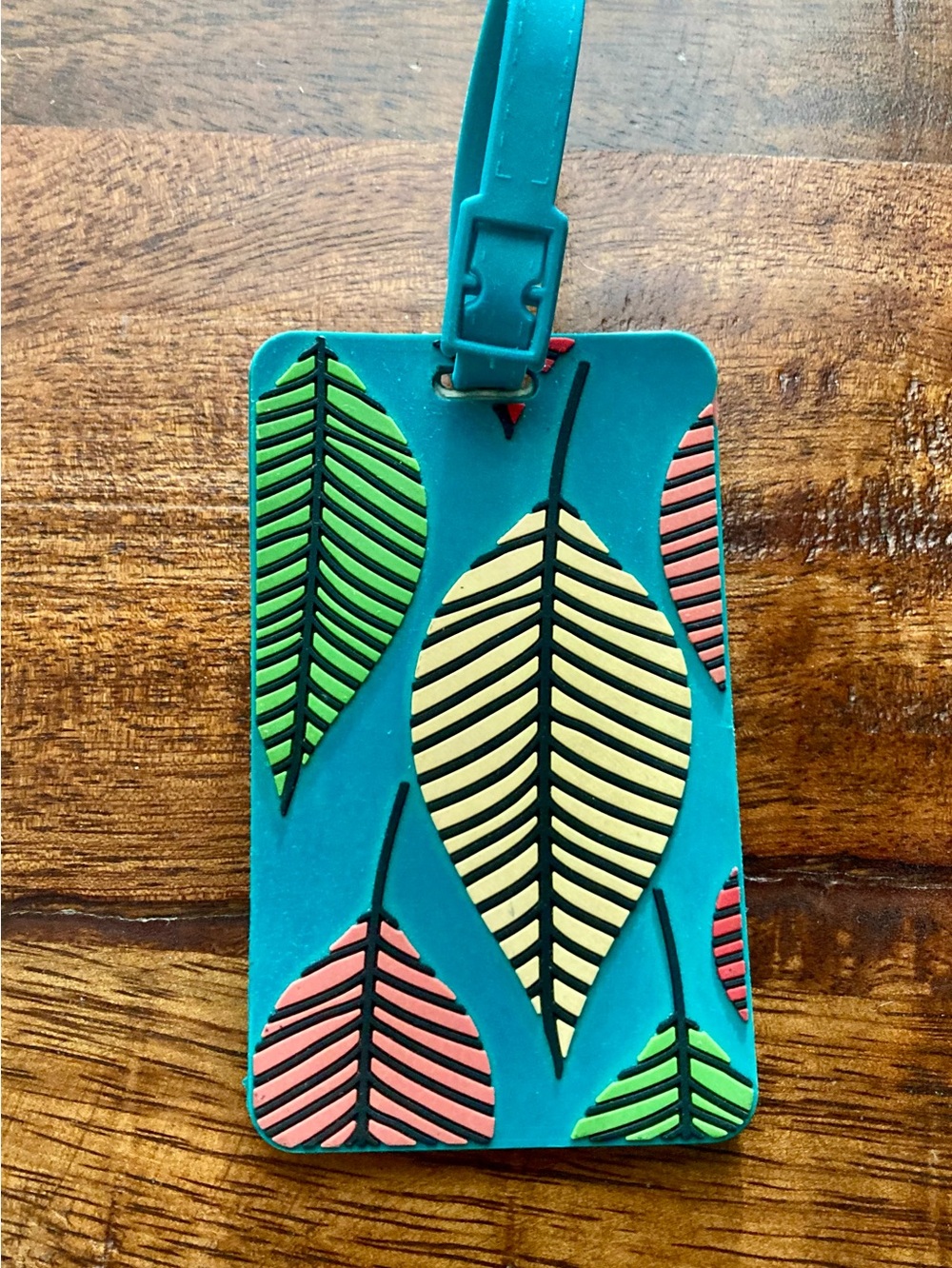 Leaf pattern luggage tag